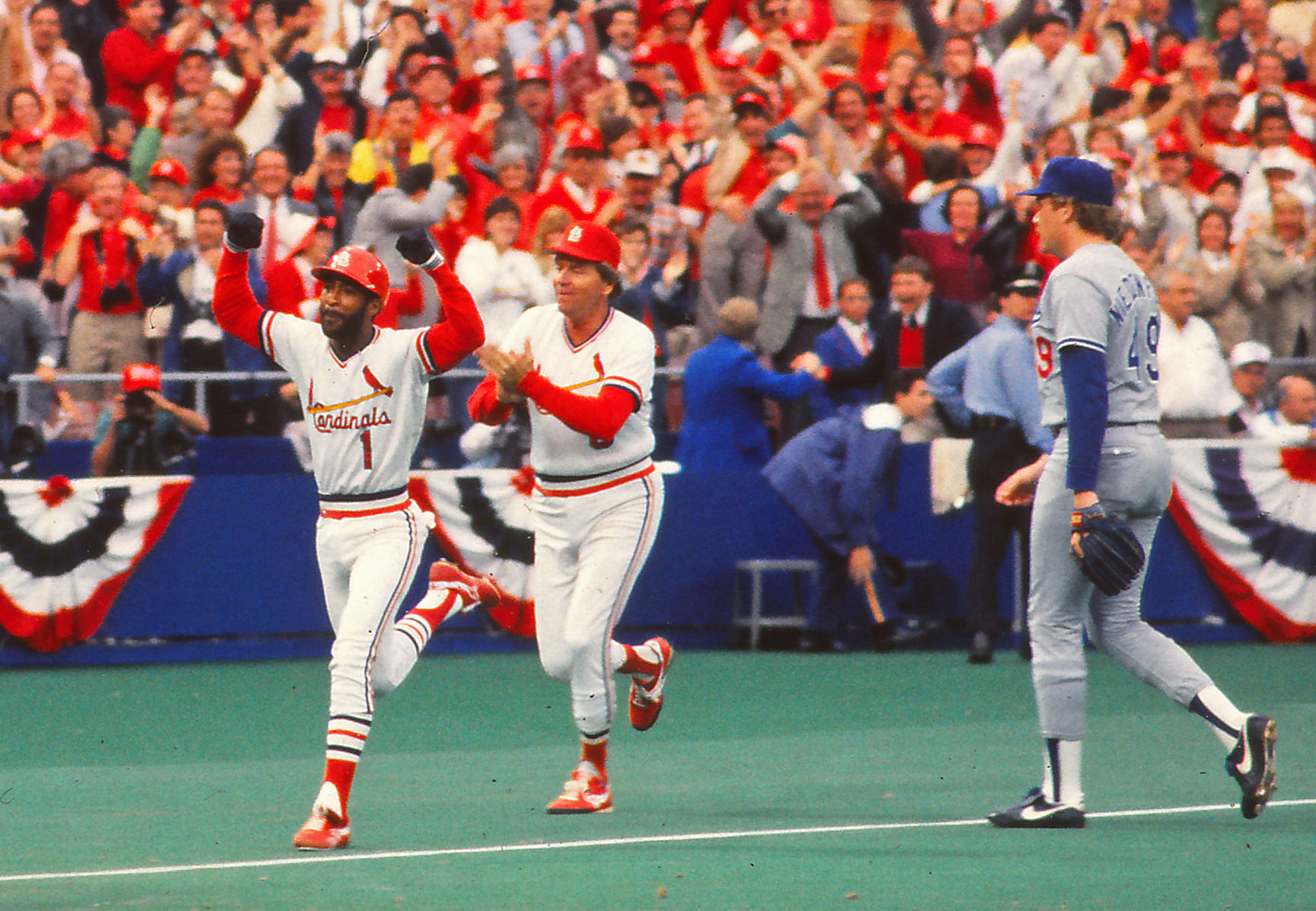 Go Crazy, foks, go crazy as Smith homers to win the game